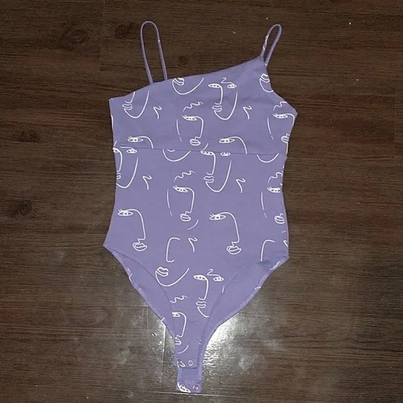 Abstract Face Print Bodysuit_Asymetrical Neck - Picture 8 of 11